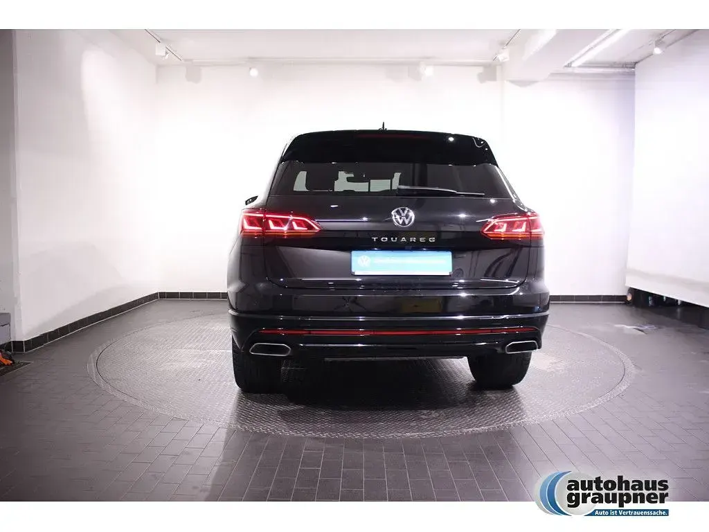 Gebraucht VW Touareg Atmosphere 286 PS (210 kW) 2023 Schwarz / deep black (metallic) SUV