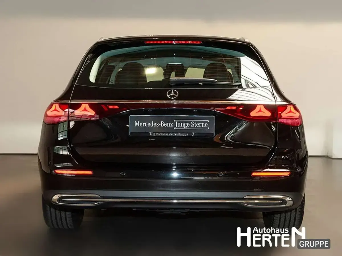 Gebraucht Mercedes E220 Avantgarde 197 PS (144 kW) 2024 Obsidianschwarz Kombi