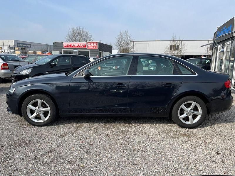 Gebraucht Audi A4 Ambiente 170 PS (125 kW) 2013 Blau Limousine