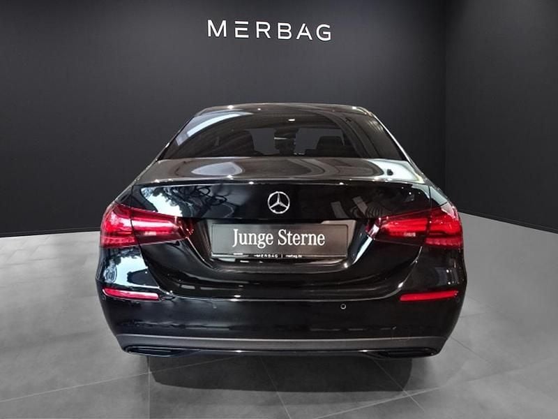 Gebraucht Mercedes A200 Progressive 163 PS (119 kW) 2025 Kosmosschwarz metallic Limousine