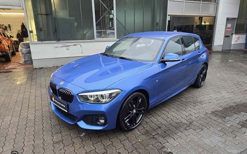 Blau Gebraucht 2018 BMW 118 M Sport Kleinwagen | 16.380 € (Guter Preis) - Bild 1/4