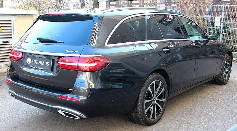 Gebraucht Mercedes E300 194 PS (142 kW) 2021 Grau Limousine