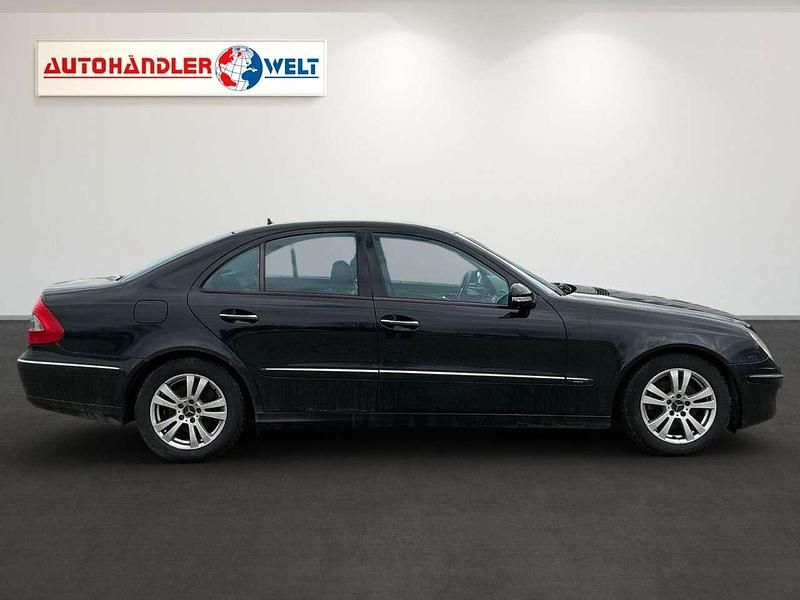 Gebraucht Mercedes E220 Avantgarde 170 PS (125 kW) 2007 Schwarz Limousine