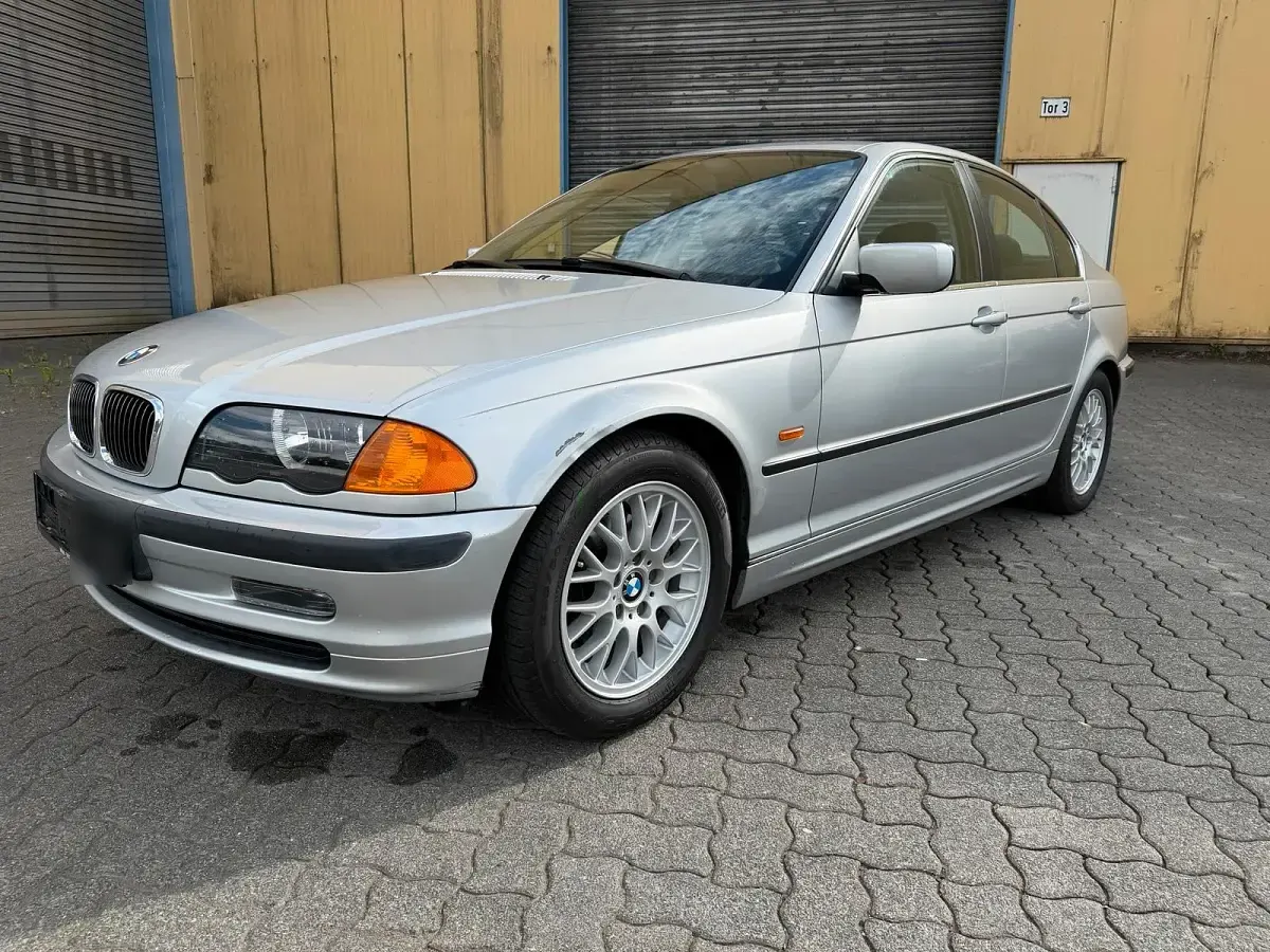 Gebraucht BMW 323 170 PS (125 kW) 1998 Silber Limousine