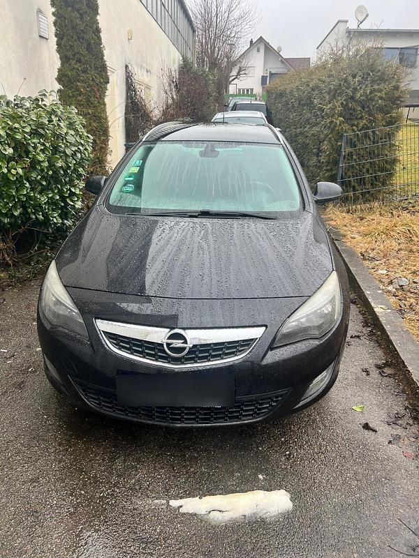 Gebraucht Opel Astra 117 PS (86 kW) 2013 Schwarz Limousine