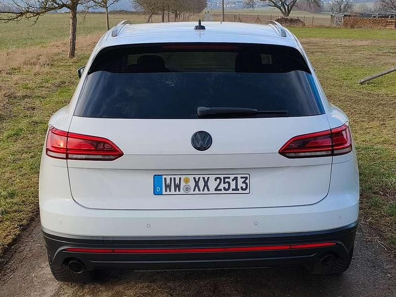Gebraucht VW Touareg 231 PS (169 kW) 2019 Weiß SUV
