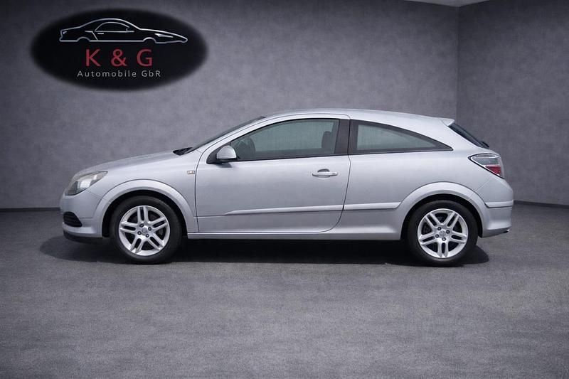 Gebraucht Opel Astra Edition 105 PS (77 kW) 2007 Silber Coupé