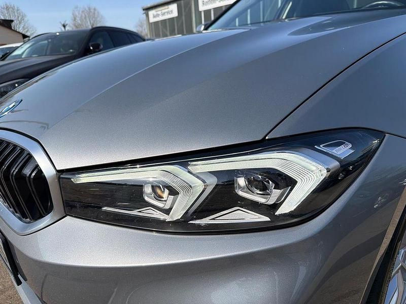 Gebraucht BMW 320e 163 PS (119 kW) 2022 Grau Limousine