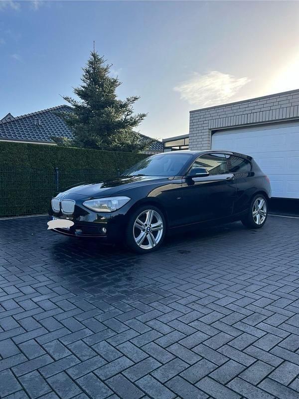 Schwarz Gebraucht 2012 BMW 118 Coupé Comfort Edition Coupé | 5.999 € - Bild 1/4