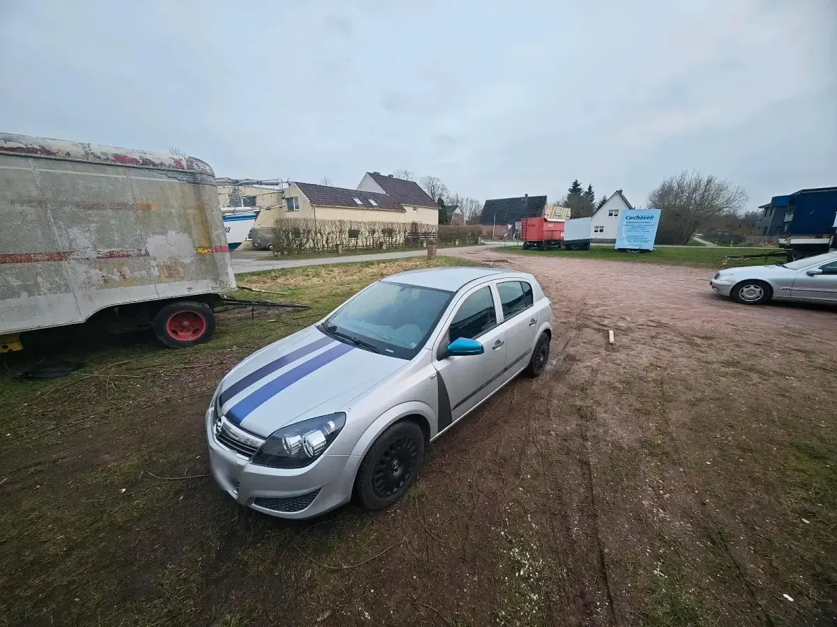 Gebraucht Opel Astra 91 PS (66 kW) 2007 Silber Kleinwagen