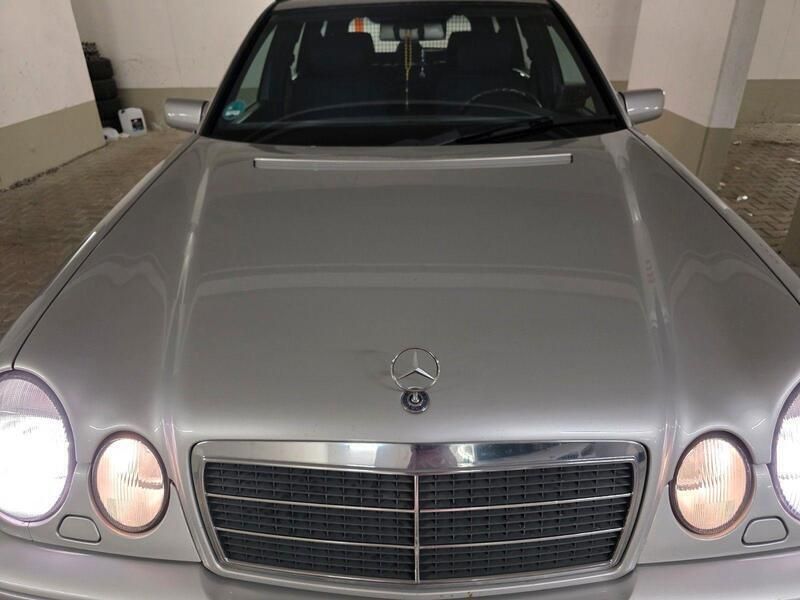 Silber Gebraucht 1998 Mercedes E240 Kombi | 3.350 € (Superpreis) - Bild 1/4