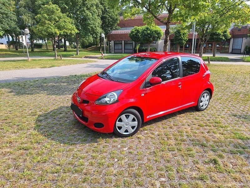 Schwarz Gebraucht 2011 Toyota Aygo Edition Kleinwagen | 6.890 € (Etwas zu teuer) - Bild 1/4