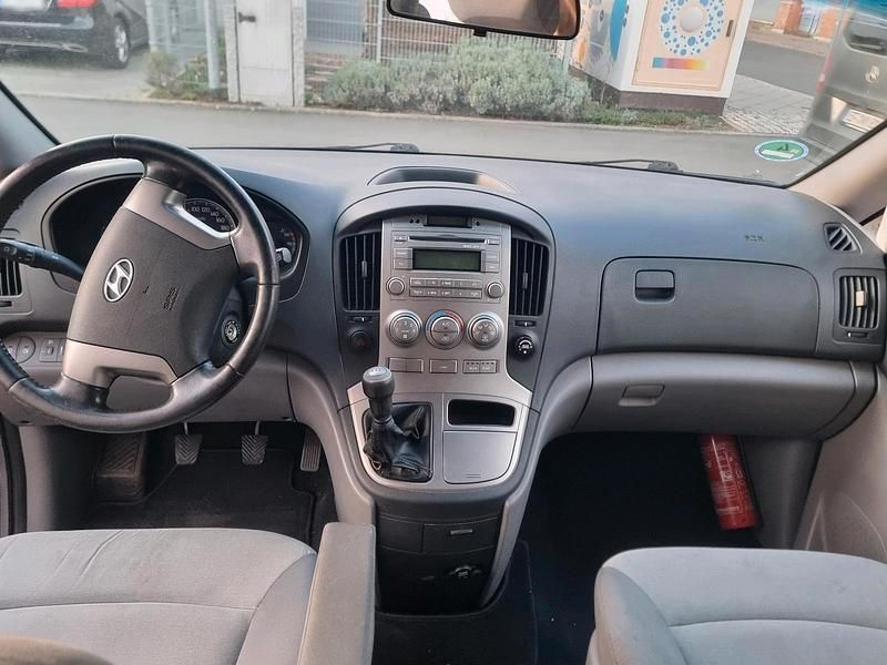 Gebraucht Hyundai H-1 170 PS (125 kW) 2011 Grau Van / Kleinbus