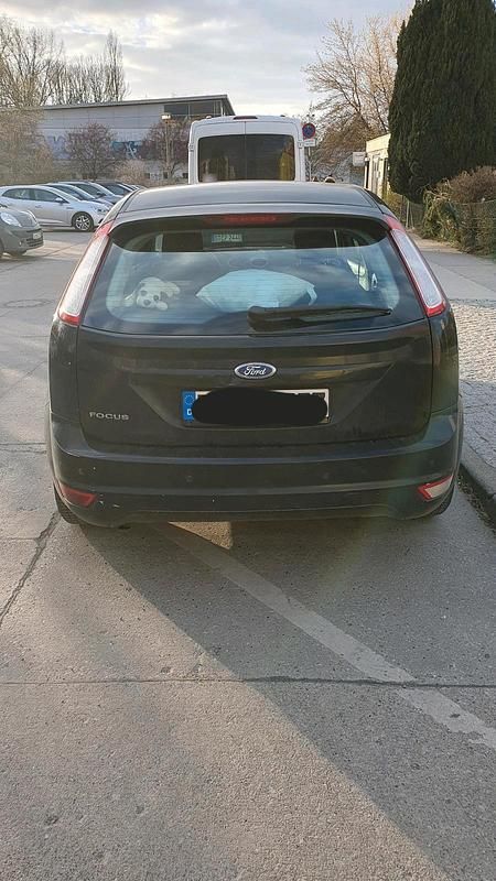 Gebraucht Ford Focus 100 PS (73 kW) 2011 Schwarz Limousine