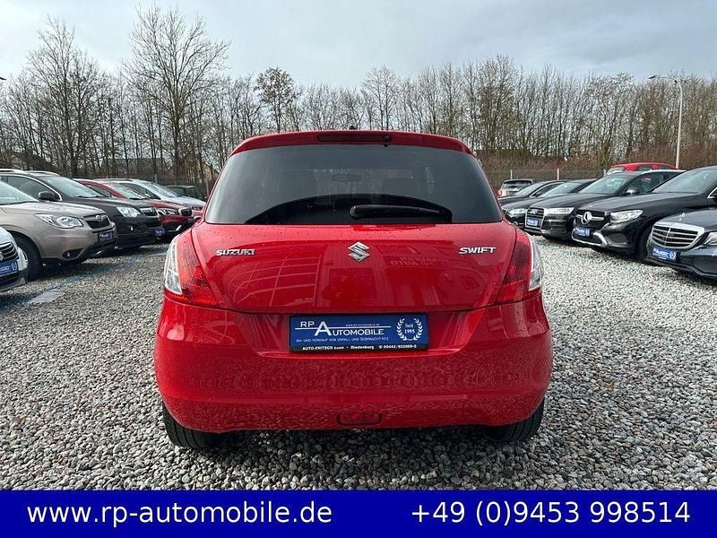 Gebraucht Suzuki Swift Club 94 PS (69 kW) 2014 Rot Kleinwagen