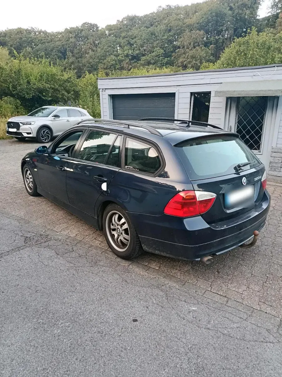 Gebraucht BMW 320 163 PS (119 kW) 2006 Blau Kombi