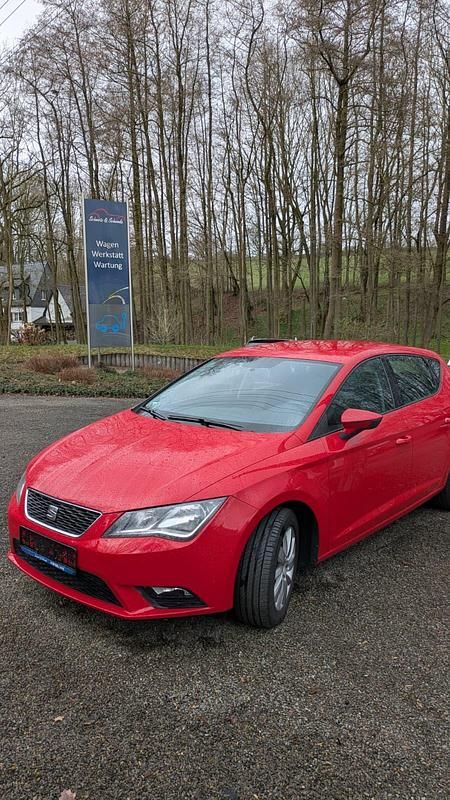 Gebraucht Seat Leon Reference 105 PS (77 kW) 2014 Rot Limousine