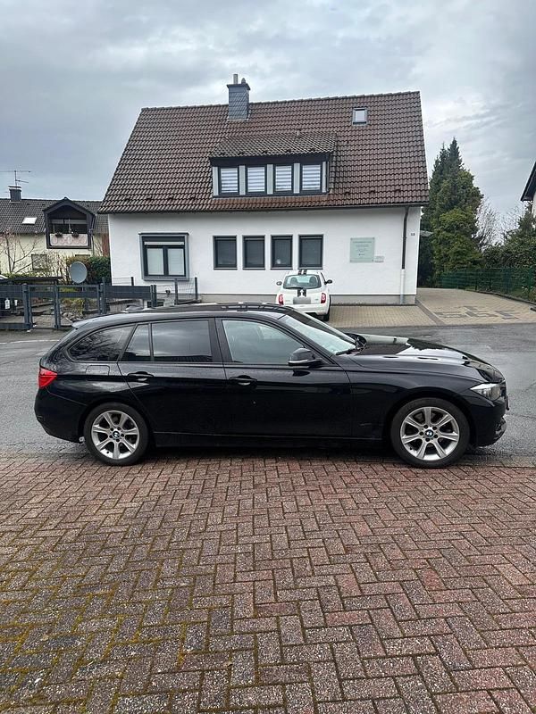 Gebraucht BMW 320 184 PS (135 kW) 2013 Schwarz Kombi