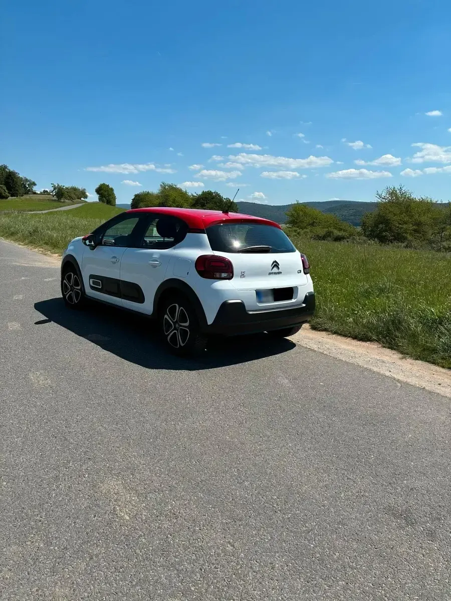 Używany Citroën C3 PureTech 83 KM (61 kW) 2022 Biały Hatchback
