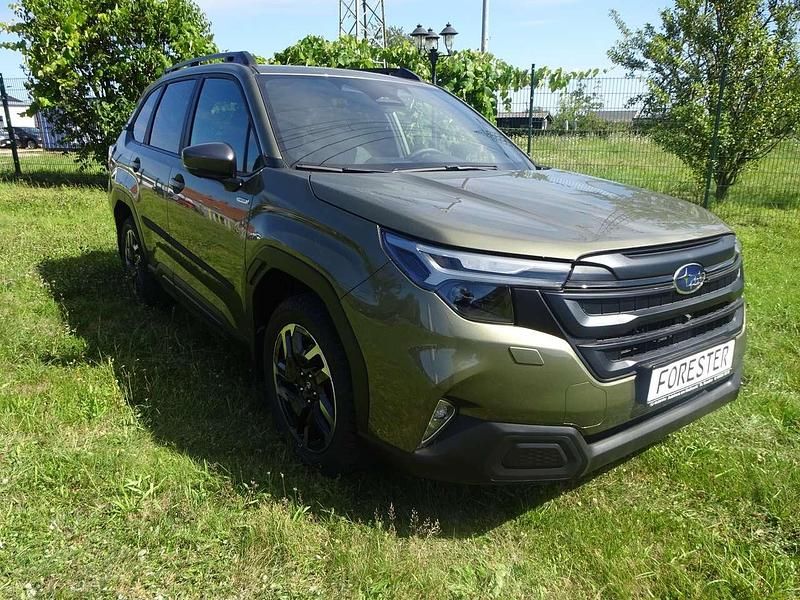 Neu Subaru Forester 136 PS (100 kW) 2025 Autumn green (m) SUV