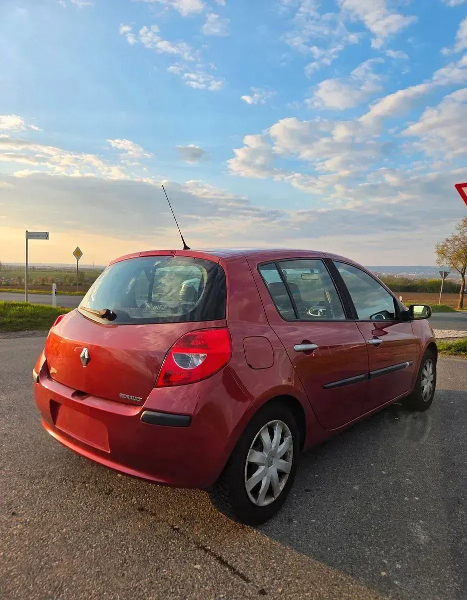 Gebraucht Renault Clio II Dynamique 88 PS (64 kW) 2006 Rot Limousine