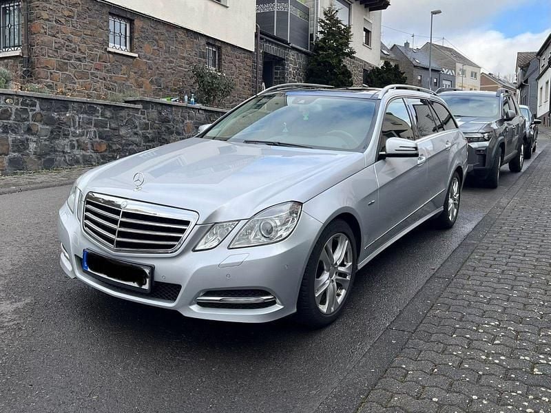 Gebraucht Mercedes E250 Avantgarde 204 PS (150 kW) 2011 Silber Kombi