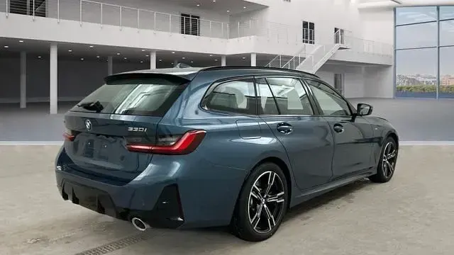 Gebraucht BMW 330 M Sport 245 PS (180 kW) 2025 Blaukeine angabe Kombi