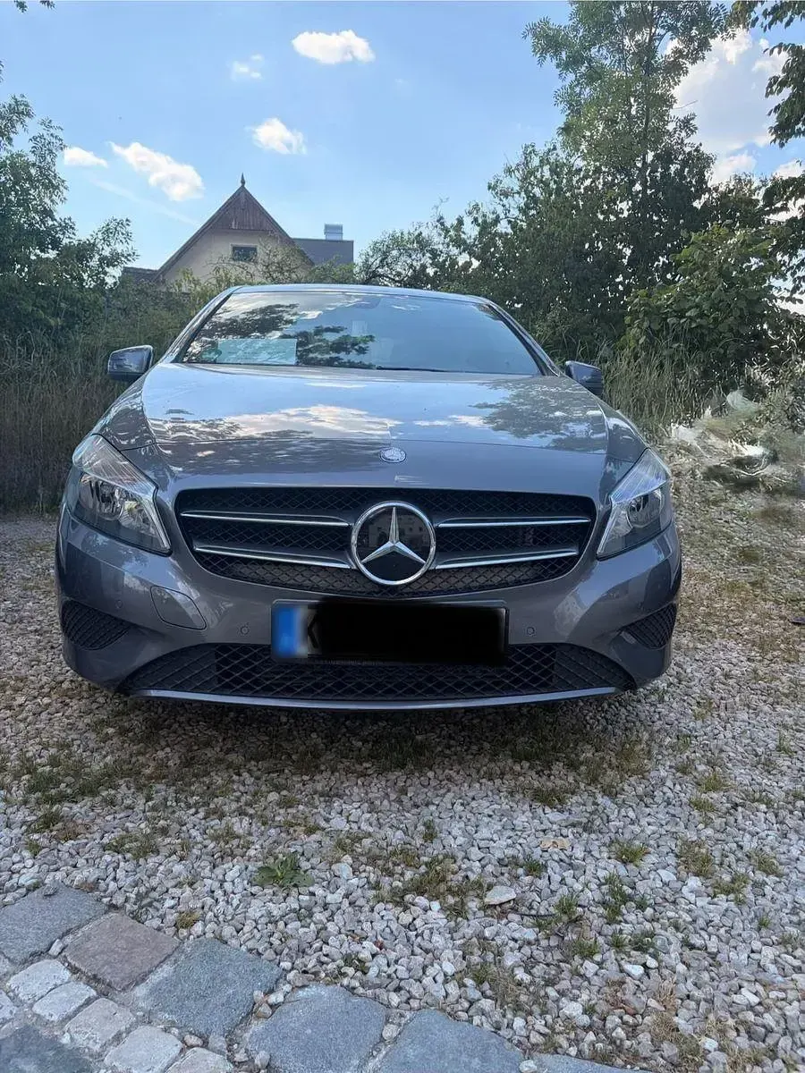 Gebraucht Mercedes A180 Style 122 PS (89 kW) 2013 Grau Kleinwagen