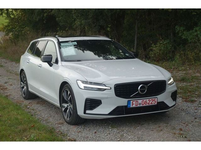 Weiß Gebraucht 2020 Volvo V60 R-Design Kombi | 28.490 € (Teuer) - Bild 1/4