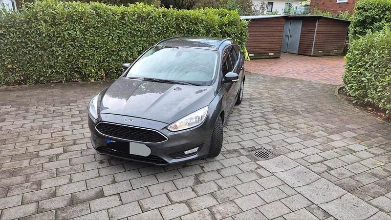 Grau Gebraucht 2015 Ford Focus Business Edition Kombi | 7.250 € (Fairer Preis) - Bild 1/4