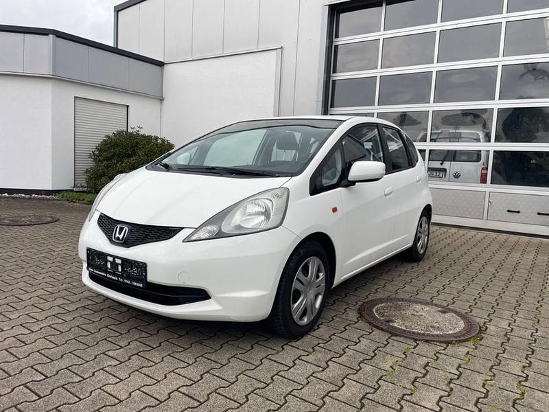 Weiß Gebraucht 2010 Honda Jazz Trend Kleinwagen | 2.990 € (Fairer Preis) - Bild 1/4