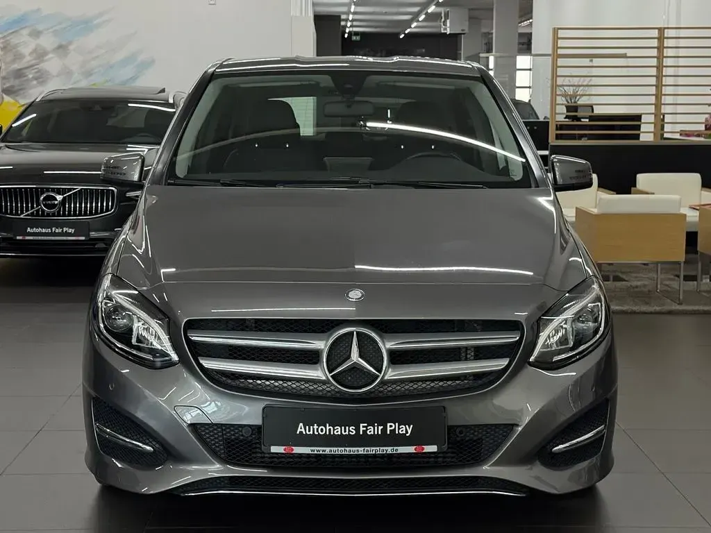 Gebraucht Mercedes B200 Urban 156 PS (114 kW) 2017 Grau Kleinwagen