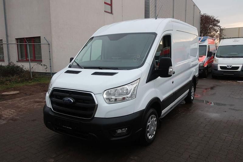 Gebraucht Ford Transit Trend 131 PS (96 kW) 2020 Weiß Limousine