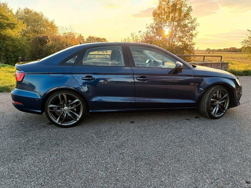 Używany Audi A3 Ambiente 179 KM (131 kW) 2014 Niebieski Sedan/Limuzyna