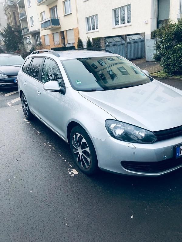 Gebraucht VW Golf VI 105 PS (77 kW) 2011 Grau Kleinwagen