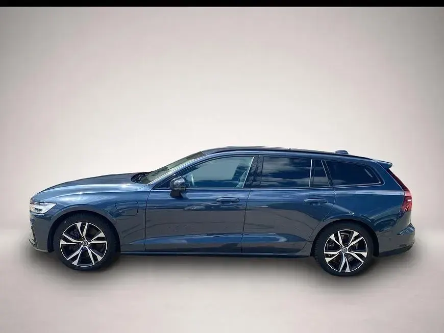 Gebraucht Volvo V60 Plus 253 PS (186 kW) 2024 Manufacturer Kombi