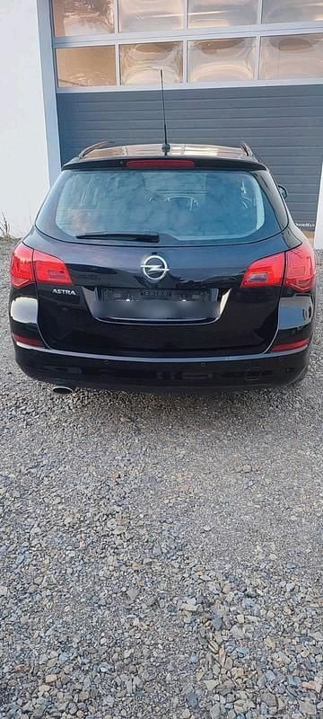Grau Gebraucht 2011 Opel Astra Design Edition Kombi | 3.300 € (Guter Preis) - Bild 1/4