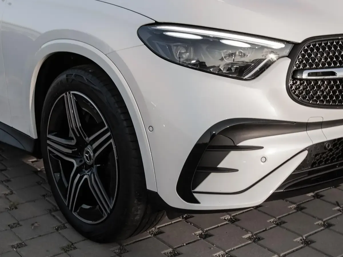Gebraucht Mercedes GLC450 AMG 367 PS (269 kW) 2024 Manufaktur lack manufaktur opali SUV