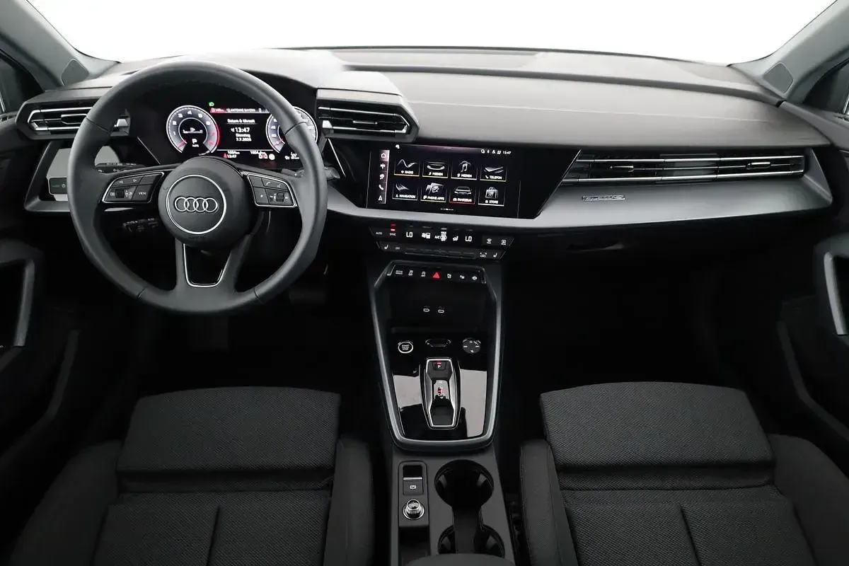 Gebraucht Audi A3 Ambiente 204 PS (150 kW) 2026 Gletscherweiß metallic SUV