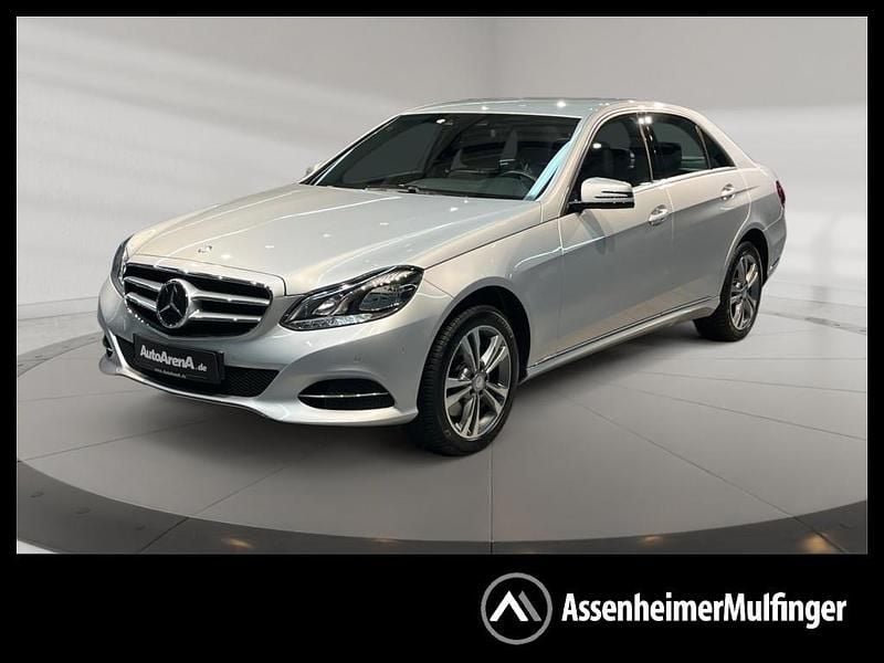Iridiumsilber metallic Gebraucht 2015 Mercedes E250 Avantgarde Limousine | 22.949 € (Guter Preis) - Bild 1/4