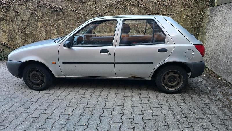 Gebraucht Ford Fiesta 100 PS (73 kW) 1998 Silber Kleinwagen