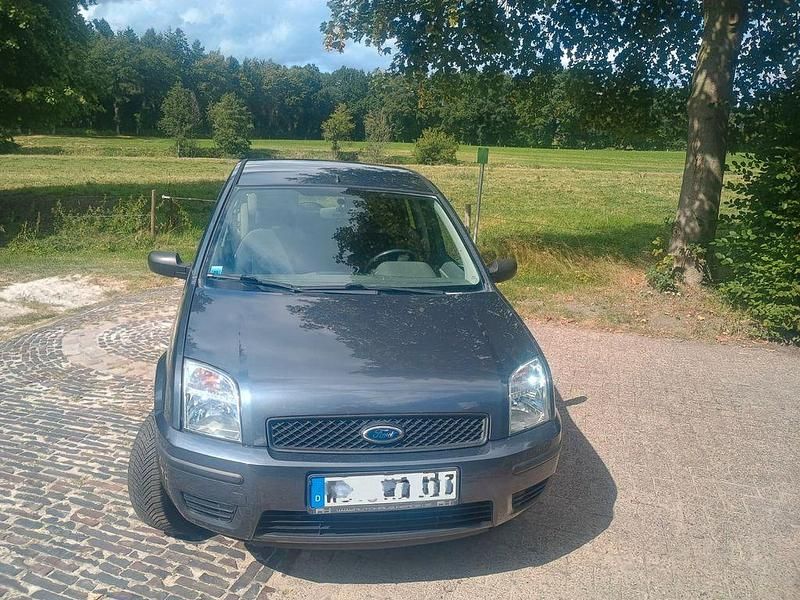 Blau Gebraucht 2004 Ford Fusion Limousine | 1.150 € (Fairer Preis) - Bild 1/4