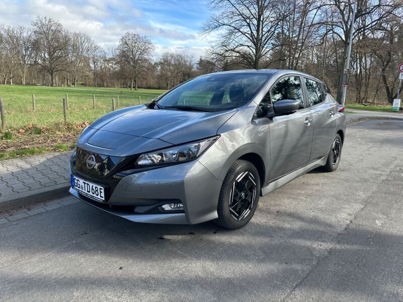 Grau Gebraucht 2023 Nissan Leaf 360º Kleinwagen | 13.800 € (Superpreis) - Bild 1/4
