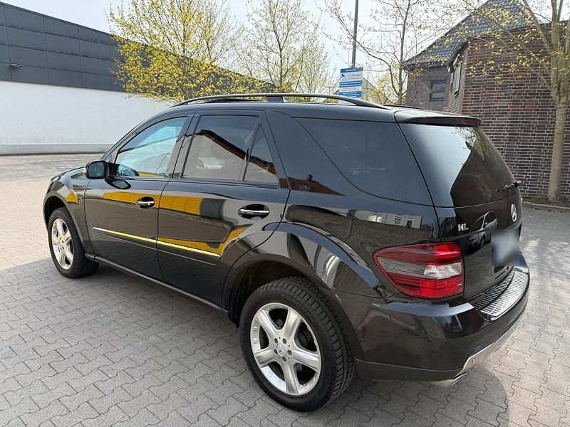 Gebraucht Mercedes ML320 224 PS (164 kW) 2007 Schwarz SUV