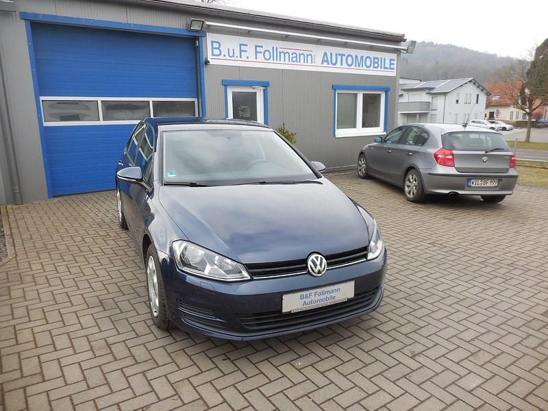 Blau Gebraucht 2015 VW Golf Trendline Limousine | 6.990 € (Superpreis) - Bild 1/4