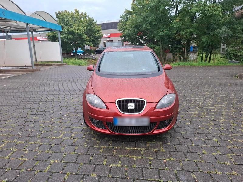 Rot Gebraucht 2009 Seat Altea Van / Kleinbus | 2.850 € (Guter Preis) - Bild 1/4