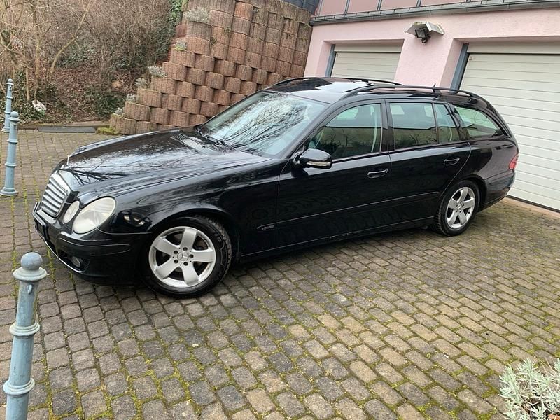 Gebraucht Mercedes E220 170 PS (125 kW) 2006 Schwarz Kombi
