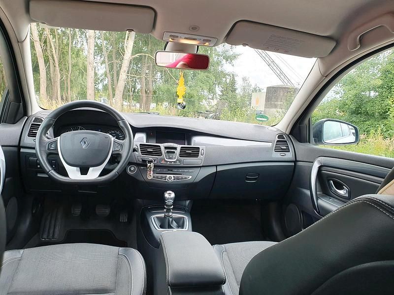 Gebraucht Renault Laguna III 150 PS (110 kW) 2009 Silber Limousine