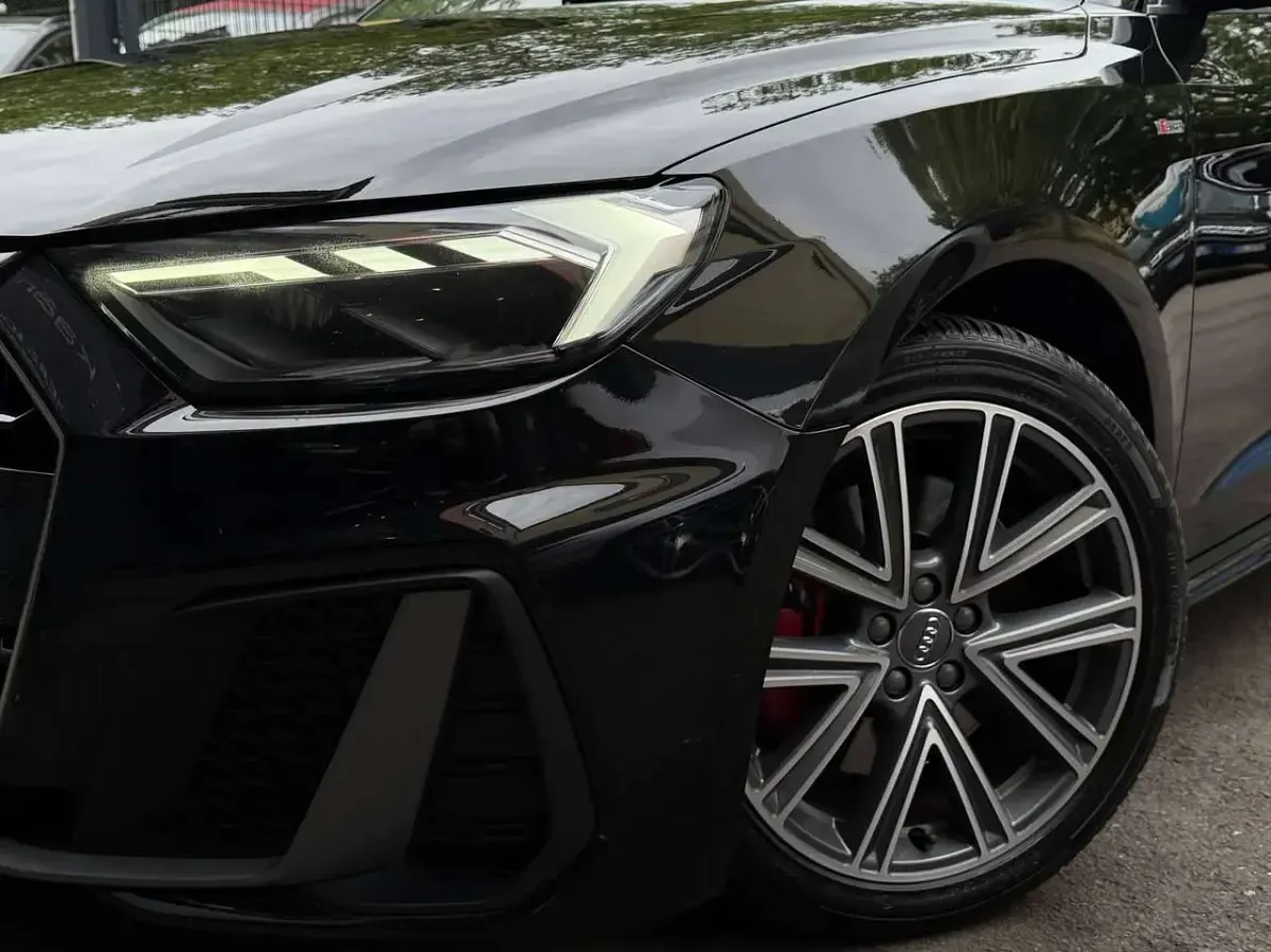 Gebraucht Audi A1 S-Line 200 PS (147 kW) 2019 Mythosschwarz metallic SUV