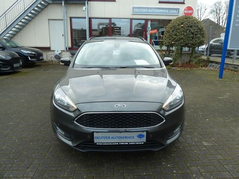 Gebraucht Ford Focus Cool & Connect 125 PS (91 kW) 2018 Grau Limousine